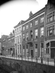 60794 Gezicht op de Kromme Nieuwegracht te Utrecht met de huizen nrs. 78-80